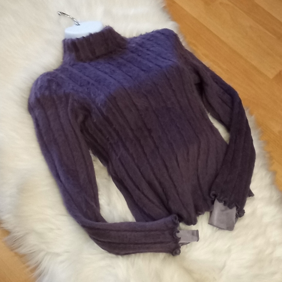 VTG- Poleci Purple Faux Fur Turtleneck Sweater⦠- Picture 9 of 11